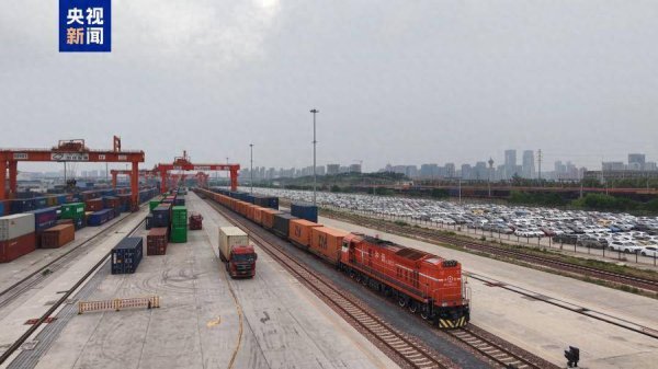 便捷股票配资 再添新通道，郑州首票“中吉乌”铁公联运货物发车